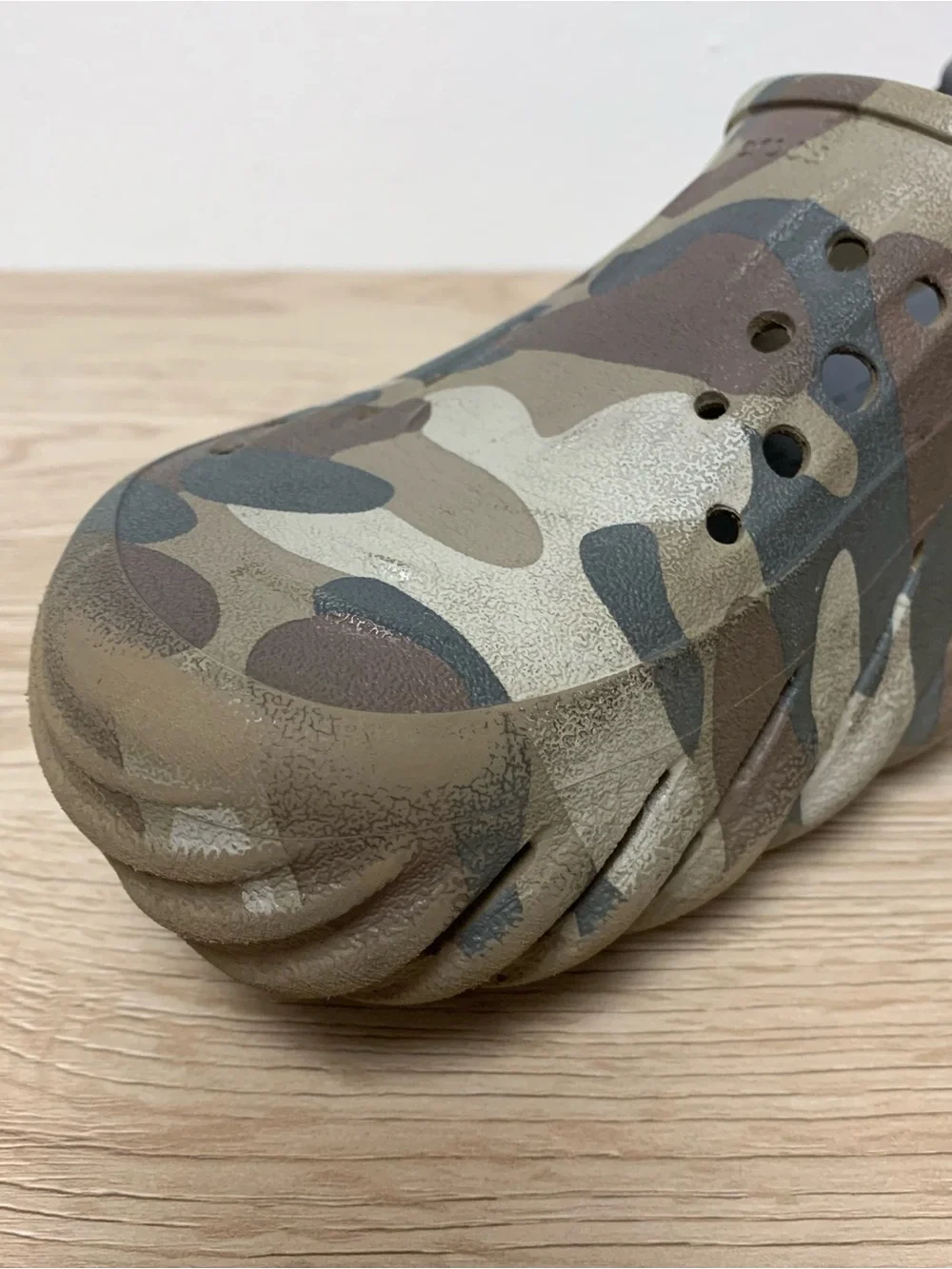 Crocs Echo Camo Redux Clog Shoes Mens 7 Womens 9 Gray Tan Camouflage Scuffs